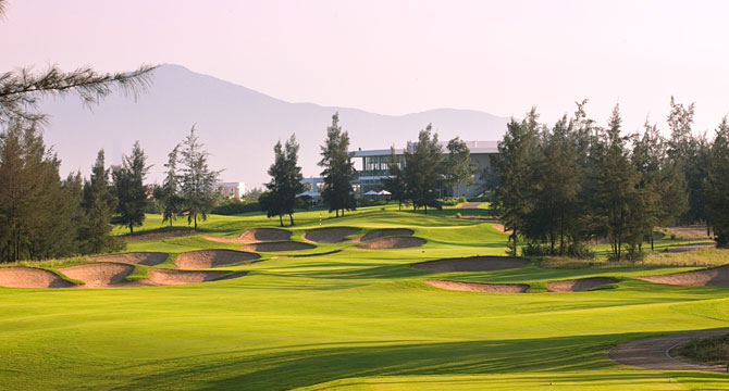 https://www.montgomerielinks.com/storage/upload/media/Golf%20Course/Hole12.jpg