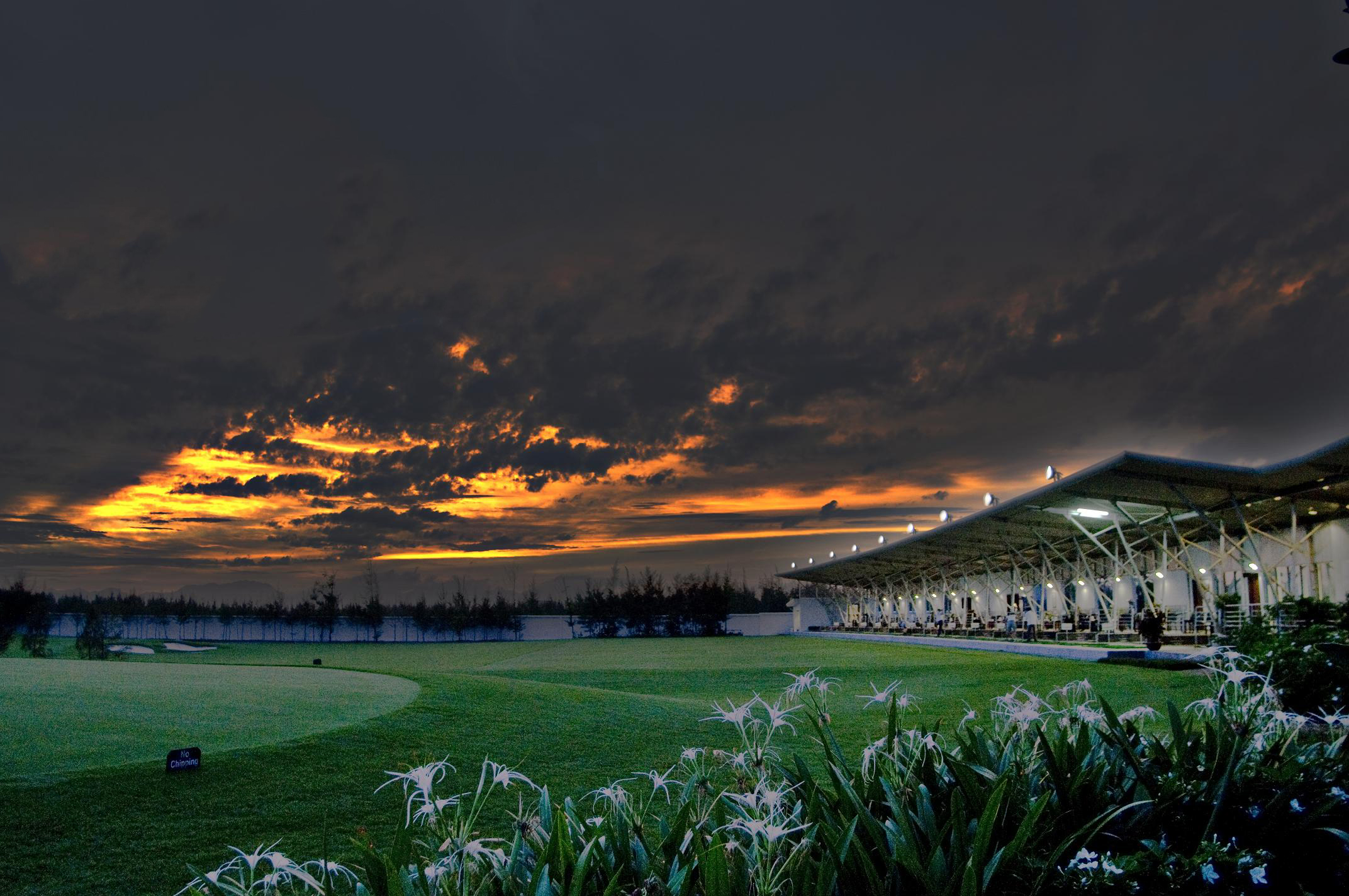 GOLF ACADEMY MONTGOMERIE LINKS - THE IDEAL STARTING POINT FOR INCREDIBLE HITS